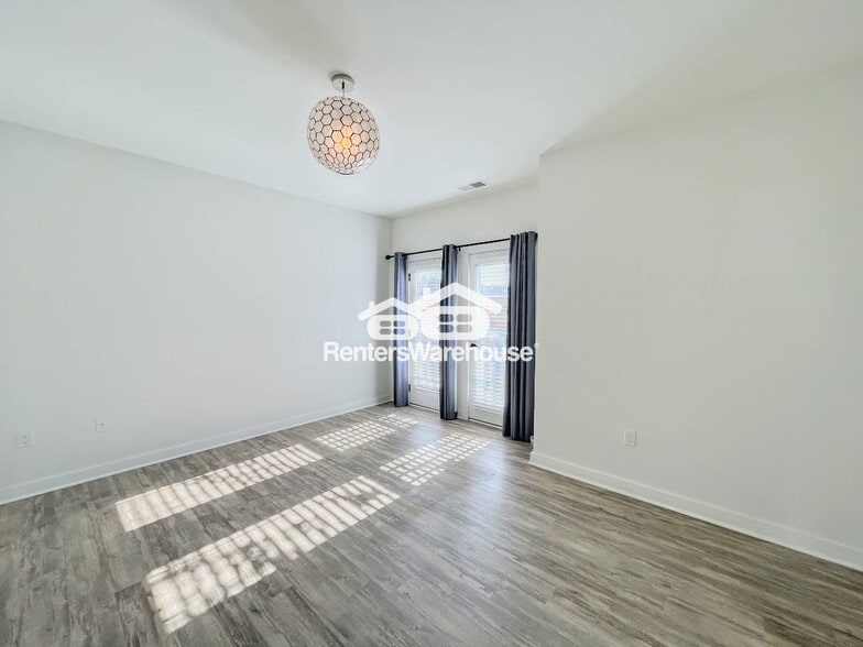 Building Photo - 7922 Shore Dr