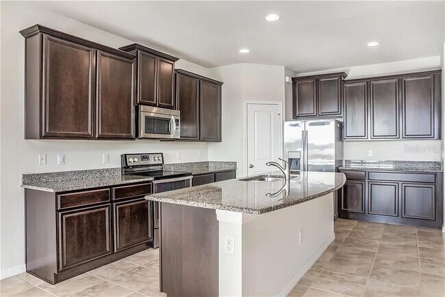Building Photo - 9215 Mountain Magnolia Dr