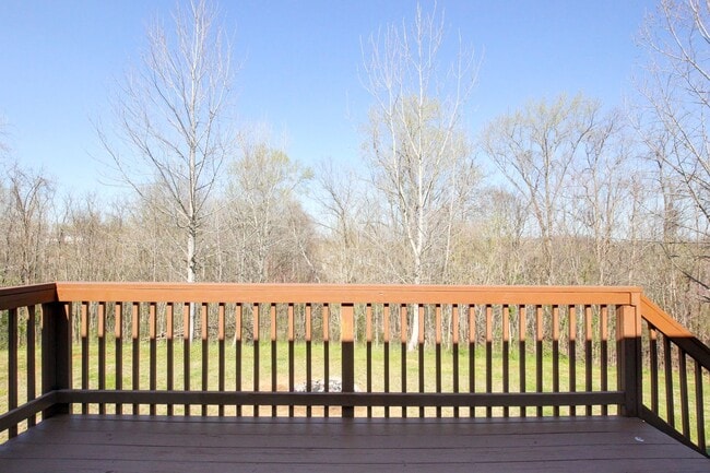 Building Photo - Sweet 3 bed 2 bath.  Cat friendly.