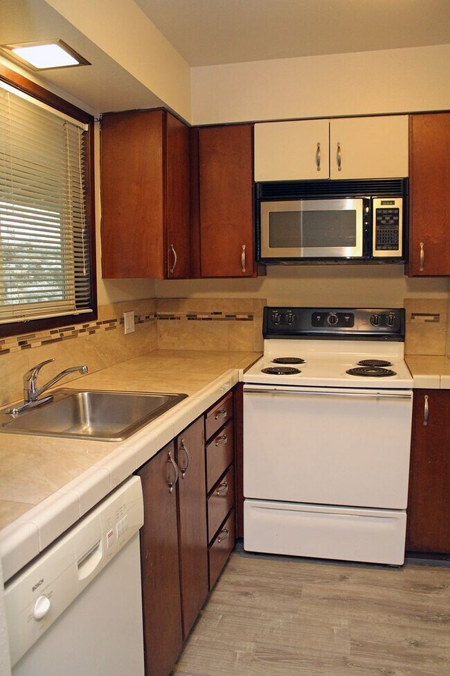 Building Photo - 6755-6755 SW Terri Ct