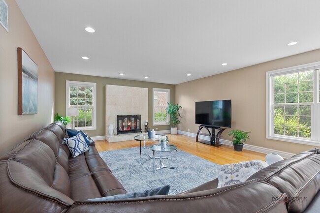 Building Photo - 312 Camargo Ct