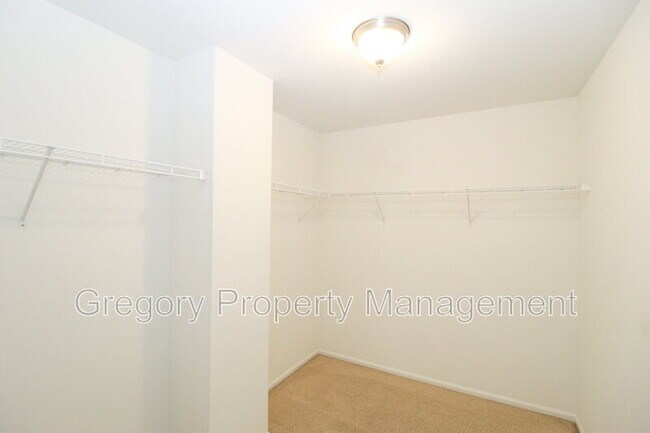 Building Photo - 2331 87th Dr NE
