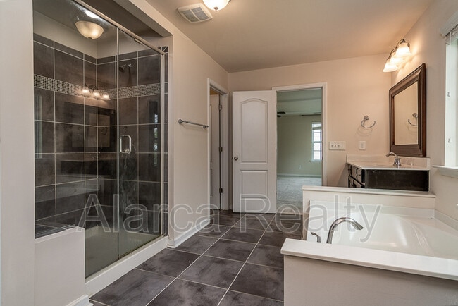 Building Photo - 127 Blossom Ridge Dr