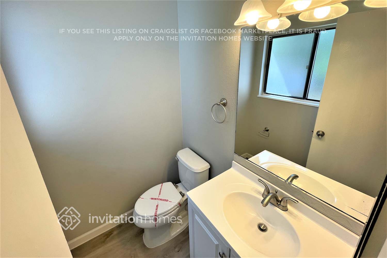 Building Photo - 15805 E Oxford Ave