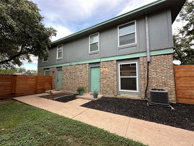 Building Photo - 6003 Cougar Dr