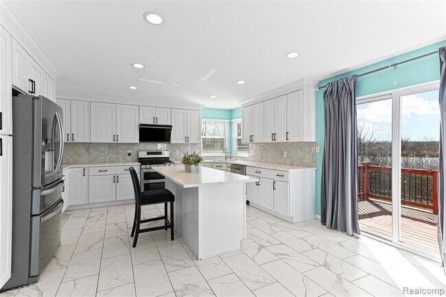 Building Photo - 30575 Hogan Ln