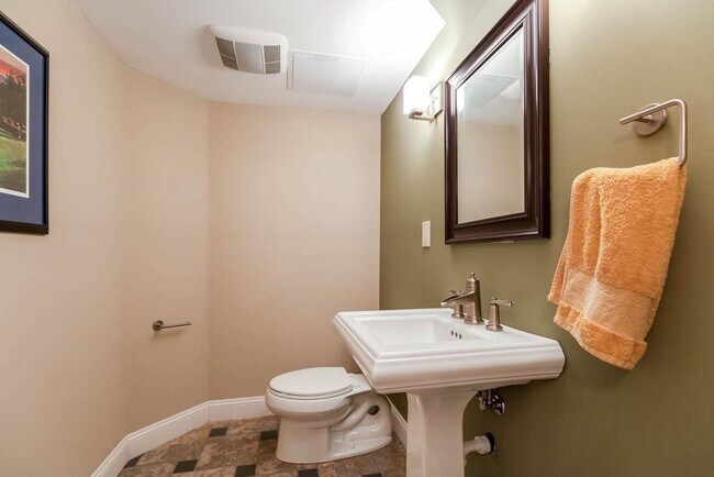 Building Photo - {5801} Spacious 2 Story Home in highly des...
