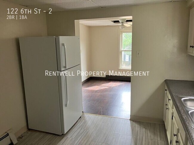 Building Photo - 122 6th St