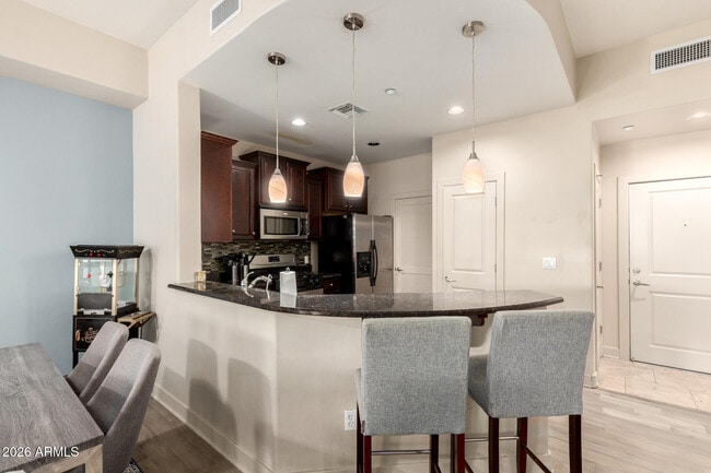 Building Photo - 945 E Playa Del Norte Dr