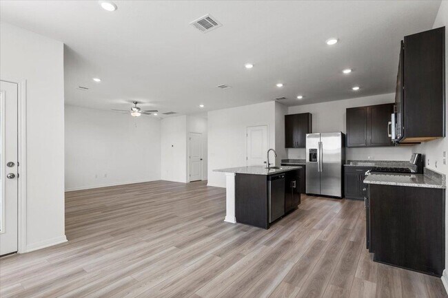 Building Photo - 5800 Beverly Pr Rd