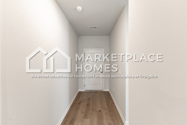 Building Photo - 165 Olde Hearth Rd