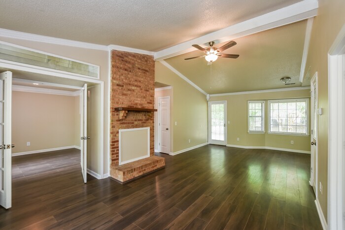 Building Photo - 14155 Creek Hill