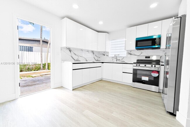 Building Photo - 7884 NW 175th St