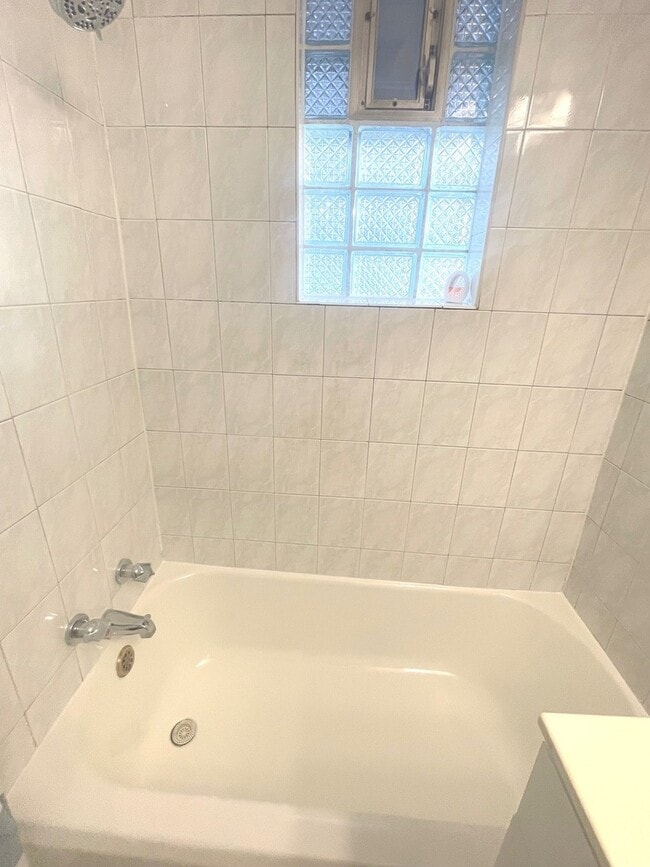 Building Photo - 4133 N Ashland Ave