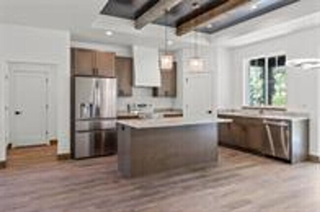 Building Photo - 4bed/2bath house on Village Greens Golf Co...