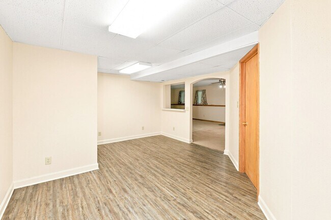 Building Photo - 3611 SW Red Hawk Ct