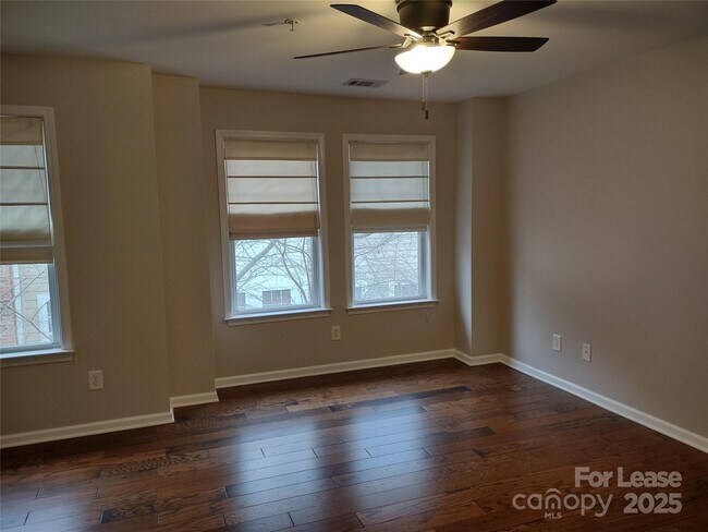 Building Photo - 626 Raya Ct