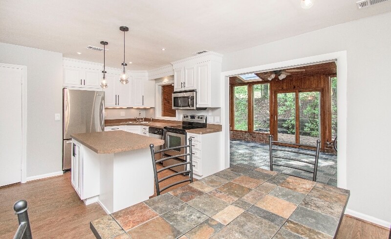 Building Photo - 1825 Sussex Rd