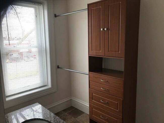 Building Photo - Magnolia - Beauty Shop