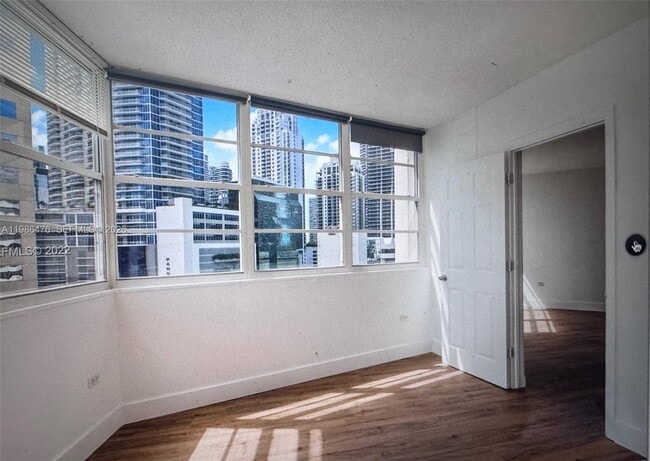 Building Photo - 999 Brickell Bay Dr