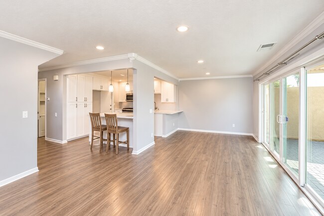 Building Photo - 4701 Carmonita Ln