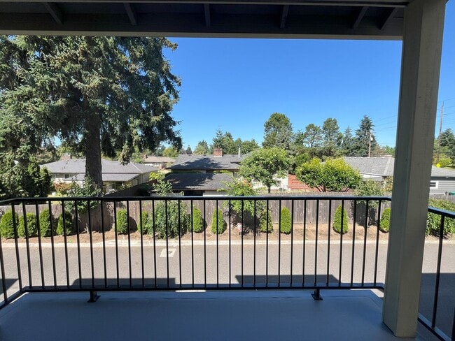 Building Photo - Elegant Three-Bedroom Home with Updated Kitchen & Vaulted Ceilings