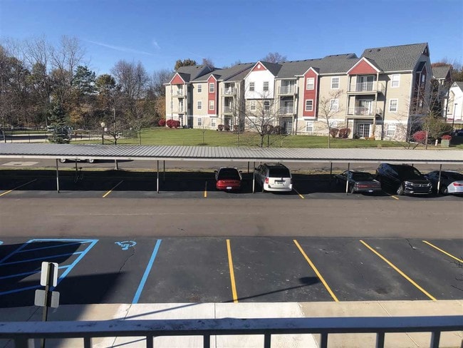 Building Photo - 15900 Silver Pkwy