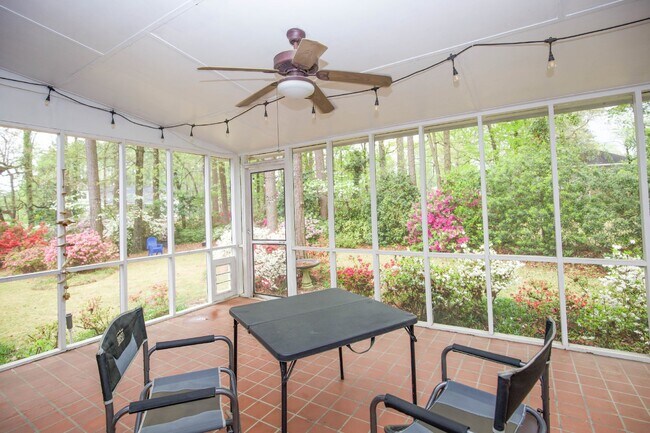 Building Photo - Spacious 3 Bedroom Home in Fayetteville, N...