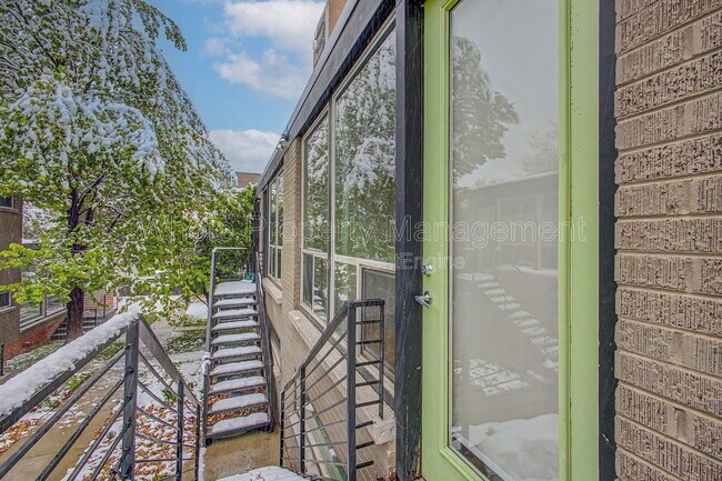 Building Photo - 908 Eudora St