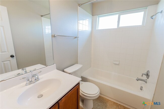 Building Photo - 146 Linden Ln