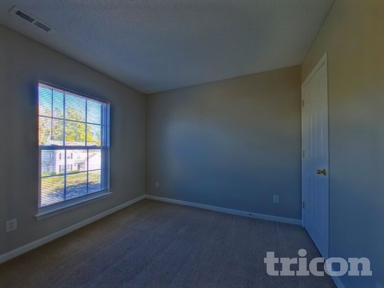 Building Photo - 1812 Southwind Dr