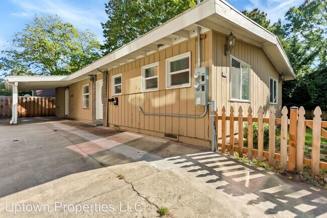 Building Photo - 3 br, 1 bath House - 1520 SE 44th Ave