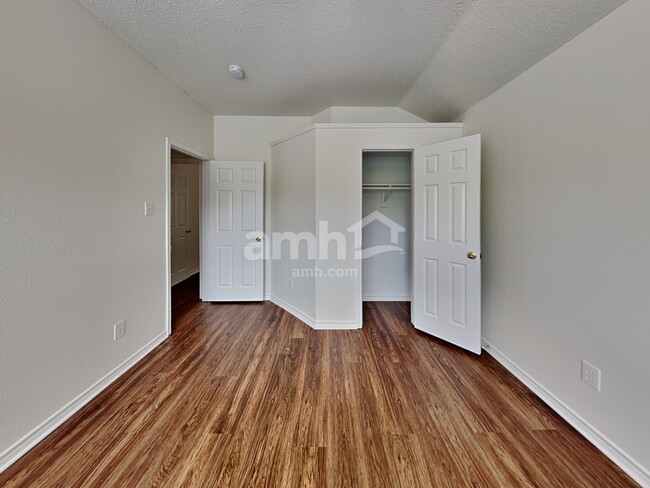 Building Photo - 962 Wisperwood Dr