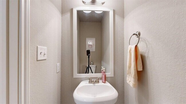 Building Photo - 2907 Papa Bear Dr