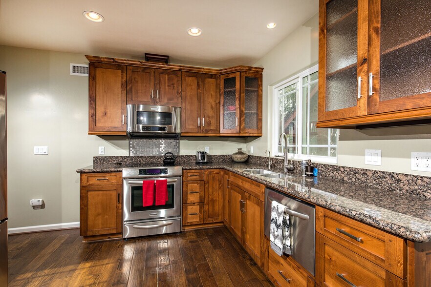 Building Photo - 3572 4th Ave