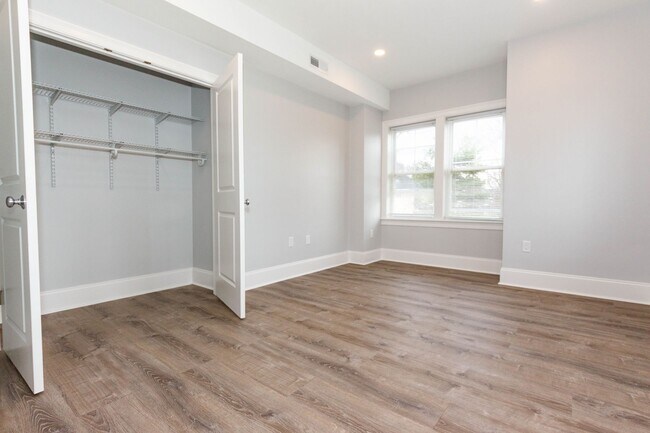 Building Photo - 122 Kenrick St