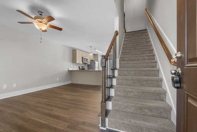 Building Photo - 2 Bedroom 2 Bathroom Town Home Close Proximity To Campbell