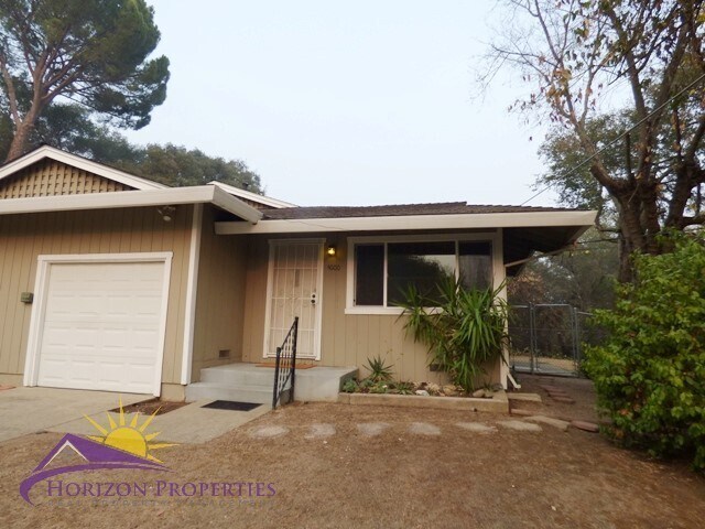 Building Photo - 4000-4002 Earnscliff Ave