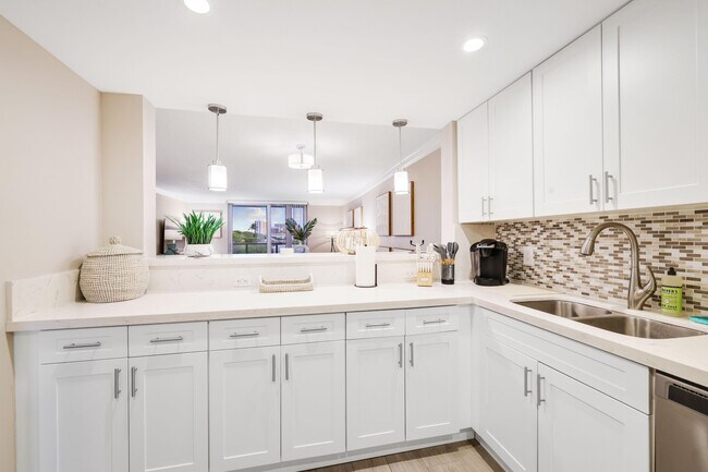 Building Photo - 601 N Ocean Blvd