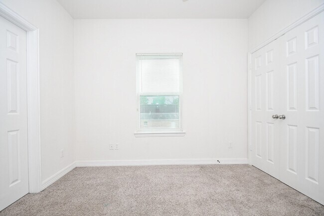 Building Photo - 2407 Ferguson Way