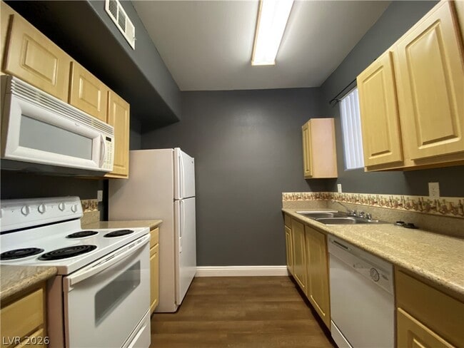 Building Photo - 8000 W Badura Ave