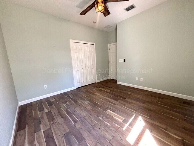 Building Photo - 381 E Sandpiper St