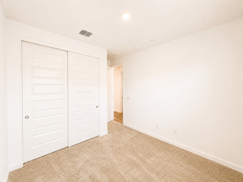 Building Photo - 4043 E Brisa Dr