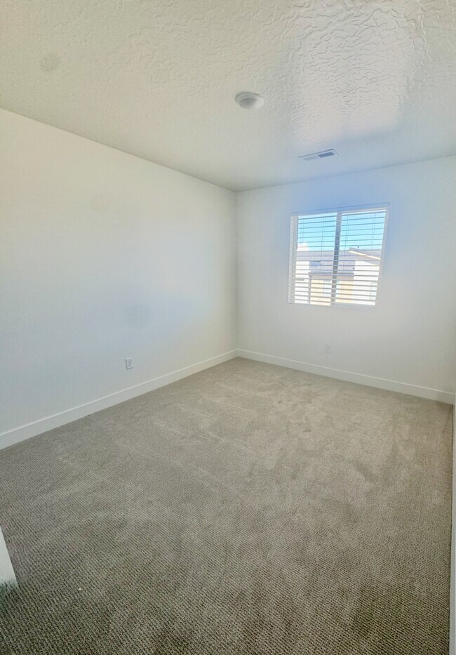 Building Photo - 5709 S Weehawken Ln