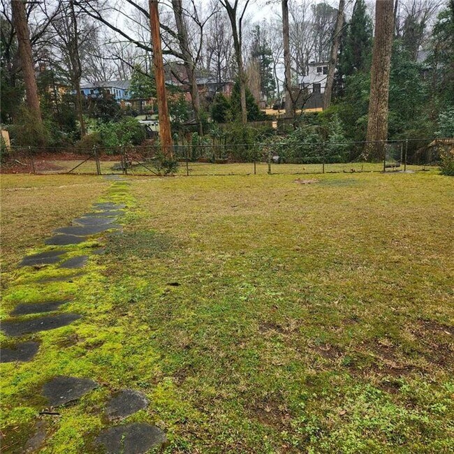 Building Photo - 1049 Ormewood Ave SE