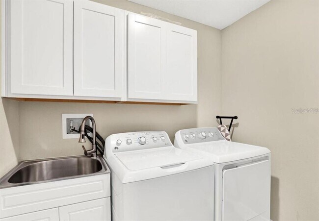 Building Photo - 9782 Coneflower Ct