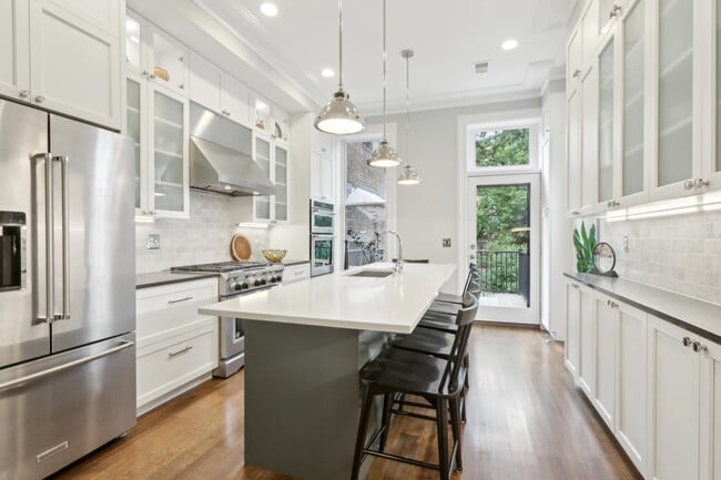 Building Photo - 254 4th St