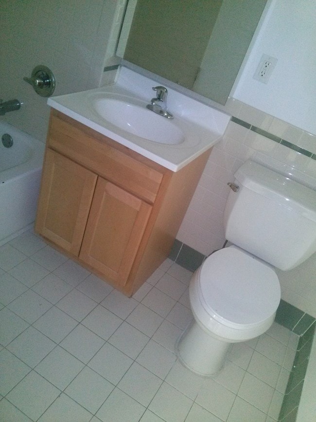 Interior Photo - 700 Rosewood St