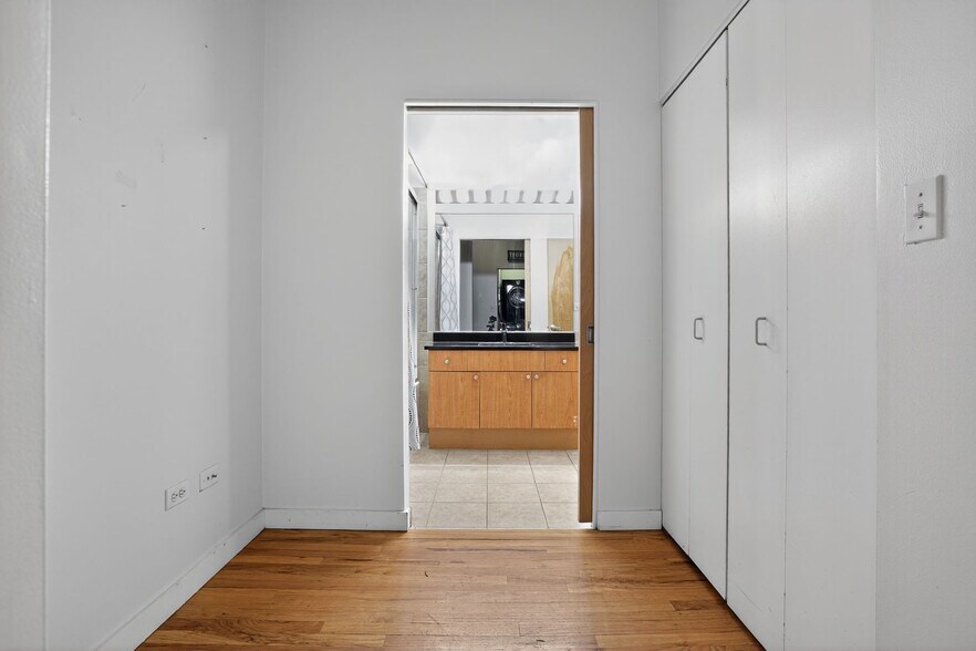 Building Photo - 1720 S Michigan Ave