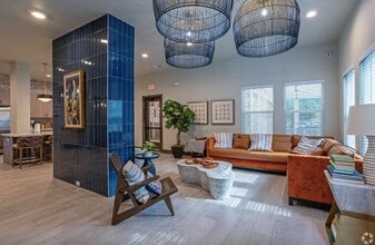 Building Photo - 3300 Oak Creek Dr